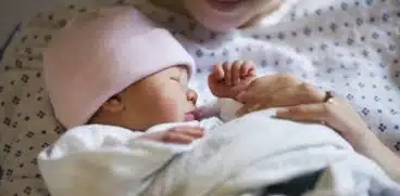 Naștere în Rădăuți, în urmă cu 10 ani. Ionela: „Nu am uitat niciodată prin care am trecut. Oare doamna doctor va plăti vreodată pentru tot ce a făcut?” | Demamici.ro