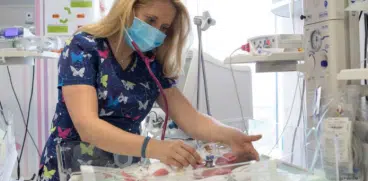 Interviu cu Dr. Dana Zaciu, medic primar Neonatologie – Cum este experiența părinților care aduc pe lume copii prematuri în perioada pandemiei | Demamici.ro