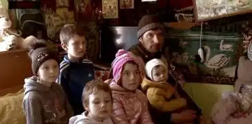 Cinci copii din Iași, rămași fără mamă după ce a fost răpusă de cancer: „Vreau să mă fac doctoriță, să vindec bolnavii care nu au bani” | Demamici.ro