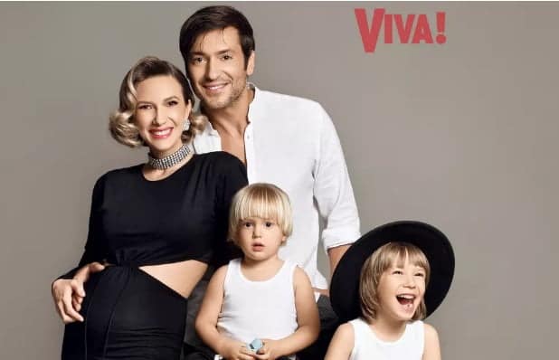 Adela Popescu și Radu Vâlcan, prima apariție alături de copii. Cei doi băieței seamănă leit cu mama lor | Demamici.ro