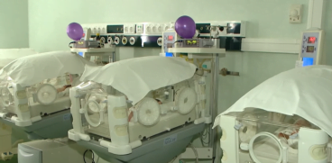 O mamă din Suceava a născut cvadrupleți sănătoși. Femeia știa că va avea tripleți, dar a avut o surpriză. „Cazul e demn de literatura medicală” | Demamici.ro