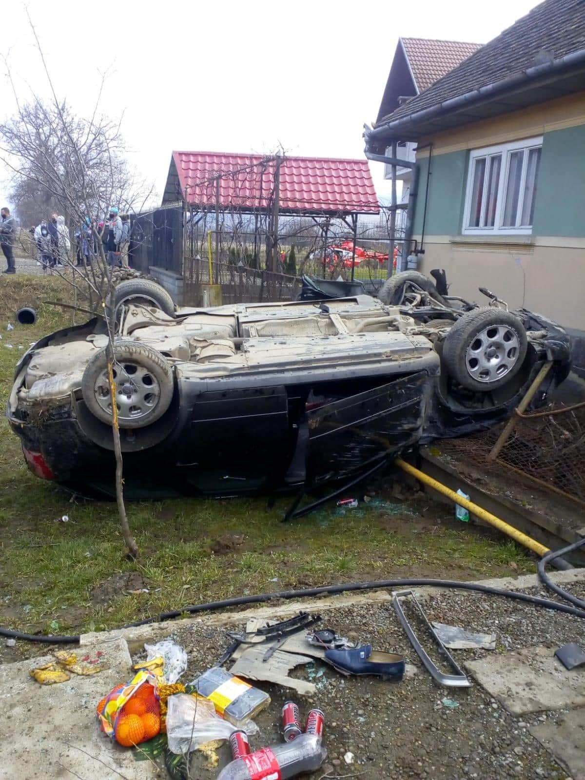 Un bebeluș de 6 luni din Mureș a murit într-un accident. Mașina s-a răsturnat, copilul nu era securizat în scaun auto | Demamici.ro