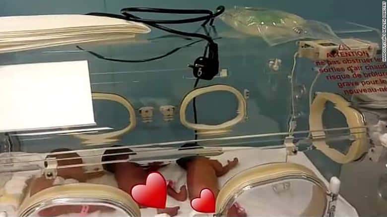 O tânără de 25 de ani a născut 9 bebeluși, stabilind un nou record mondial. Cele 5 fetițe și 4 băieței vor petrece în spital încă 3 luni | Demamici.ro