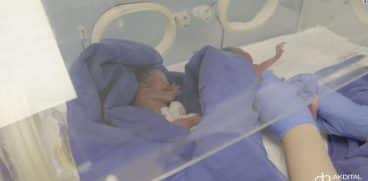 O tânără de 25 de ani a născut 9 bebeluși, stabilind un nou record mondial. Cele 5 fetițe și 4 băieței vor petrece în spital încă 3 luni | Demamici.ro