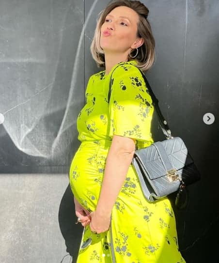 Adela Popescu, superbă în săptămâna 32 de sarcină: "Am luat până acum 13 kg. Și sigur mai iau 3-4 până nasc"