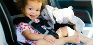 Copil plictisit sau agitat în mașină? Idei de activități pe care să le faceți în timpul călătoriei | Demamici.ro