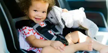 Copil plictisit sau agitat în mașină? Idei de activități pe care să le faceți în timpul călătoriei | Demamici.ro