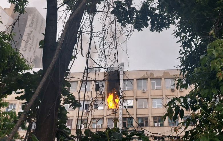Incendiu la Spitalul de copii „Sf. Maria”. A fost activat Planul Roșu de intervenție la nivelul județului Iași VIDEO | Demamici.ro