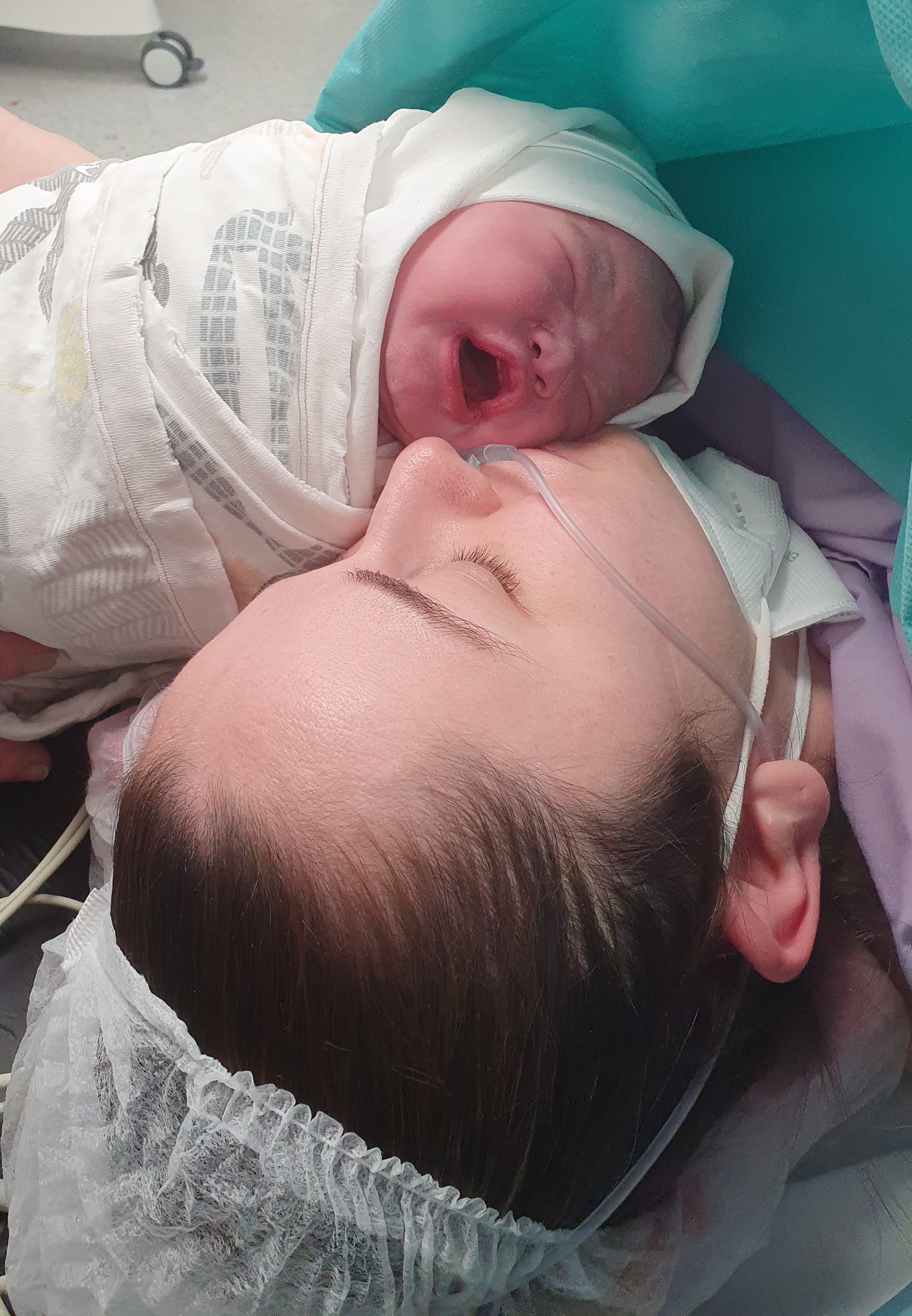 Brațele medicului neonatolog, primele care îți vor cuprinde nou-născutul. Tu ce știi despre primul medic al copilului tău? | Demamici.ro