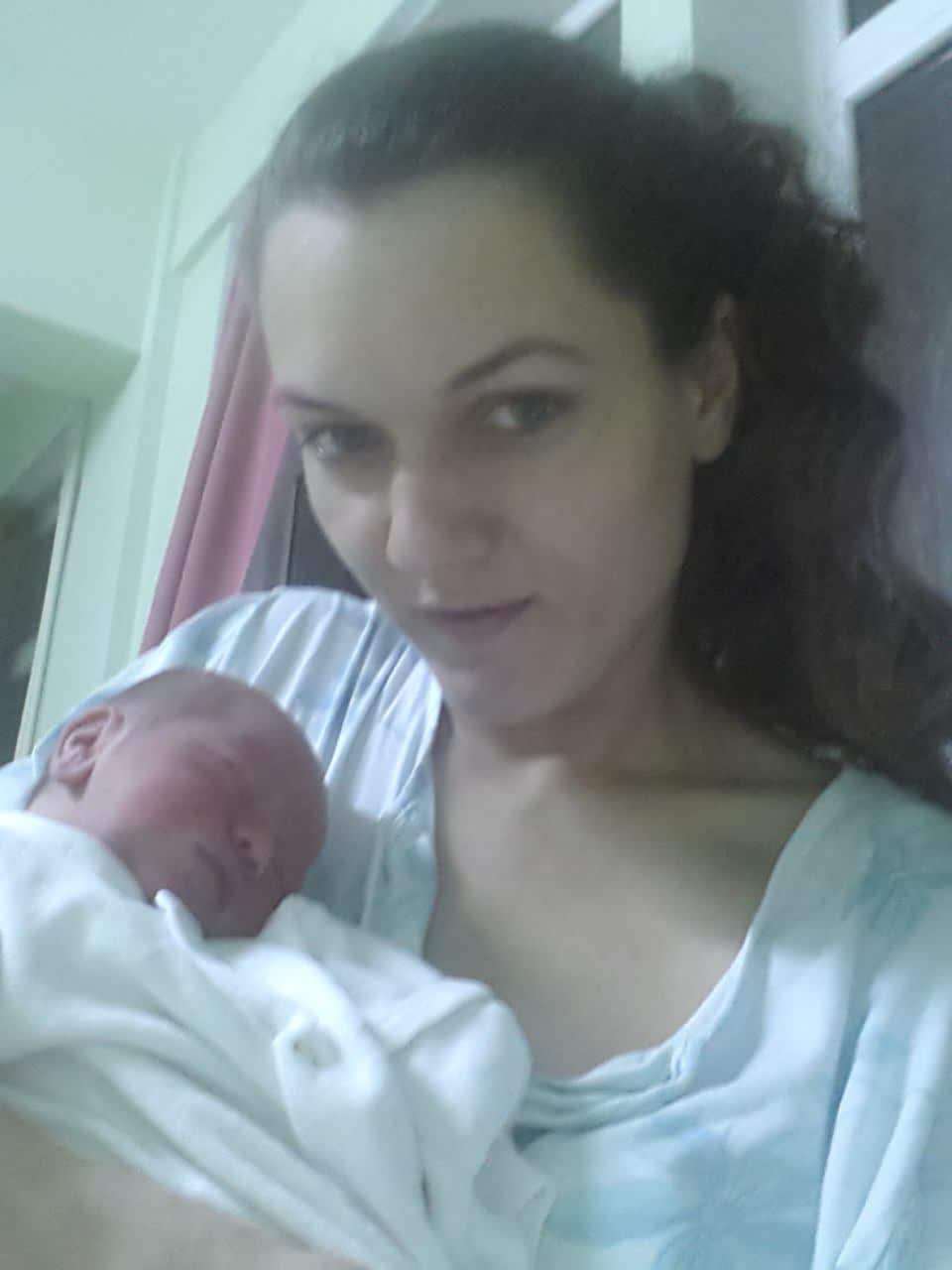 Ioana a născut în Odorheiu Secuiesc. Despre cadrele medicale: „Mă-nclin lor, pentru că își fac cu suflet și onestitate munca!” | Demamici.ro