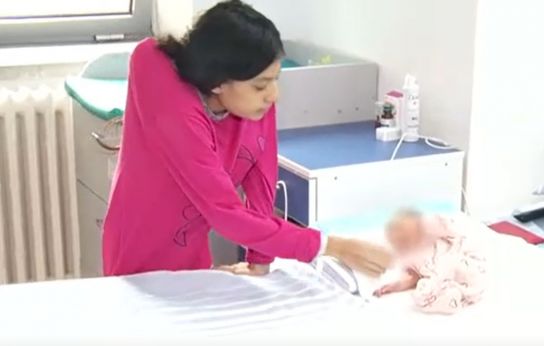 O tânără cu nanism, de doar 27 de kilograme, a născut o fetiță. Bebelușul Ramonei are acum nevoie de ajutor