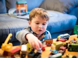 Nu-i mai cumpăra orice jucărie. Un studiu explică de ce are nevoie, de fapt, copilul pentru a fi fericit și inteligent | Demamici.ro