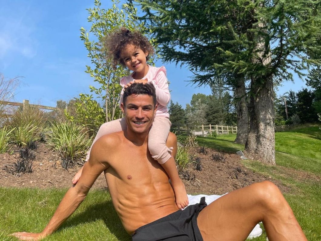 Cristiano Ronaldo, tată de 6 copii. Partenera lui este însărcinată cu gemeni