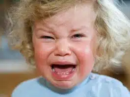 Tantrumurile. Ce facem când copilul trece printr-o criză de furie? | Demamici.ro