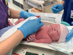 Cel mai dolofan bebeluș născut în 2021 la un spital. Annie a cântărit la naștere aproape 6,5 kilograme
