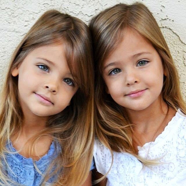 Leah Rose și Ava Marie, considerate cele mai frumoase fetițe gemene din lume. Părinții le-au ajutat de mici să urmeze o carieră de fotomodele