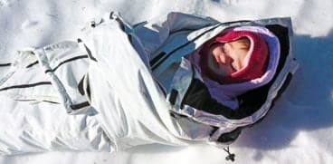 Bebeluși, lăsați să doarmă în frig, rețeta popoarelor nordice pentru întărirea imunității copilului | Demamici.ro