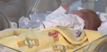 Ducuță, bebelușul născut într-un grajd și abandonat de mamă: „A ajuns internat cu pământ în urechi” | Demamici.ro