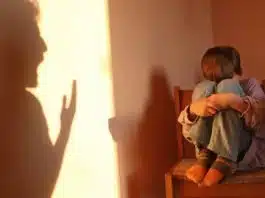 Pedepsele și umilirea copilului determină mai multe probleme comportamentale. Copiii învață prin conexiune, iubire, compasiune | Demamici.ro