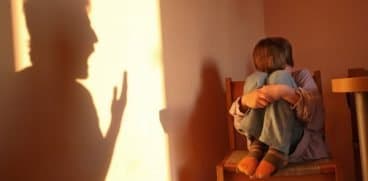 Pedepsele și umilirea copilului determină mai multe probleme comportamentale. Copiii învață prin conexiune, iubire, compasiune | Demamici.ro