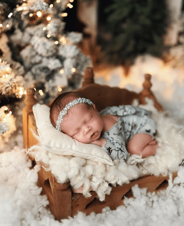 Primele fotografii cu chipul fetiței lui Nicole Cherry: „Ea este minunea mea, Anastasia” | Demamici.ro
