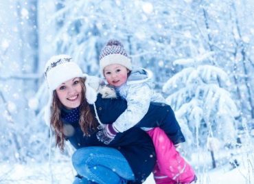 Cum îmbrăcăm copiii pe timpul iernii! Medicul Mădălina Vesa: „Răcelile sunt cauzate exclusiv de virusuri, nu de cald sau frig” | Demamici.ro