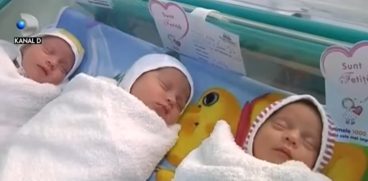 Cazul rar al tripletelor identice din Timișoara. O astfel de naștere are loc o dată la 100.000 VIDEO | Demamici.ro