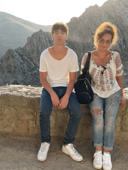 Fiul lui Daniel Pavel a împlinit 17 ani. Imagini rare cu băiatul prezentatorului de la „Survivor” și mama lui | Demamici.ro
