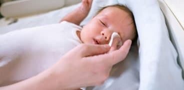 Ochi lipicioși la bebeluș? Totul despre obstrucția de canal lacrimal la sugari | Demamici.ro