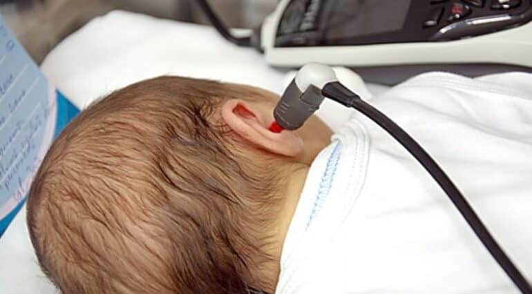 Screeningul auditiv la nou-născuți. Când și de ce trebuie făcut | Demamici.ro