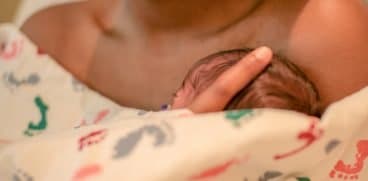 Cristina a născut singură în cada unui cămin, apoi a abandonat bebelușul: „Nu voiam ca mama să fie iarăși judecată de lume” | Demamici.ro