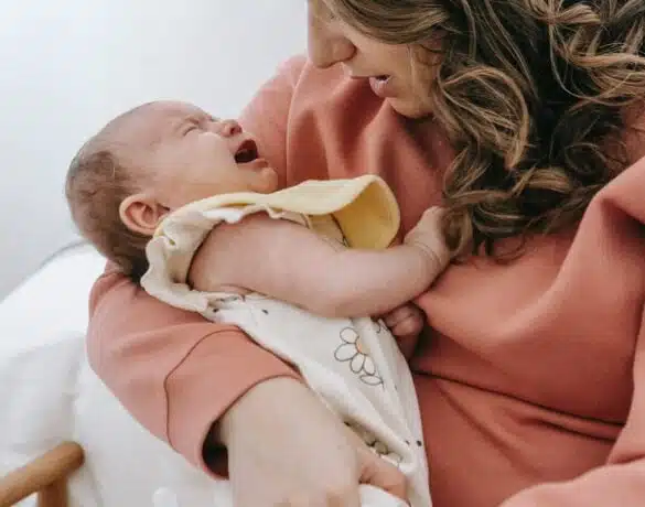 Ce facem când bebeluşul vrea doar la mama? | Demamici.ro