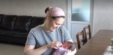 O femeie din Alba a stabilit un record național după ce a născut opt copii prin cezariană. Medicii români nu recomandă mai mult de trei | Demamici.ro