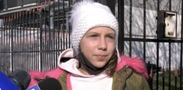 O fetiță din Oradea de 10 ani, cu părinți surdo-muți, și-a salvat fratele printr-un apel la 112 | Demamici.ro