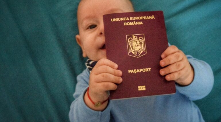 Pașaport pentru copii. Ce acte sunt necesare pentru minori în 2022 | Demamici.ro