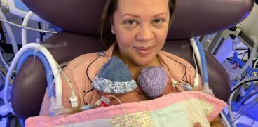 Gemenii prematuri din Marea Britanie, născuți la 22 de săptămâni, au fost externați! „La naștere erau de dimensiunea unui baton de ciocolată” | Demamici.ro