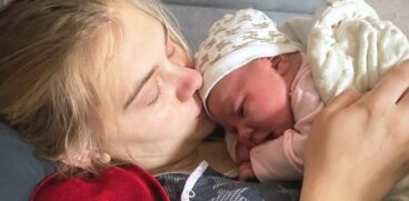 O tânără din Bucha a născut acasă în timpul bombardamentelor, fără medic, fără electricitate și fără apă | Demamici.ro