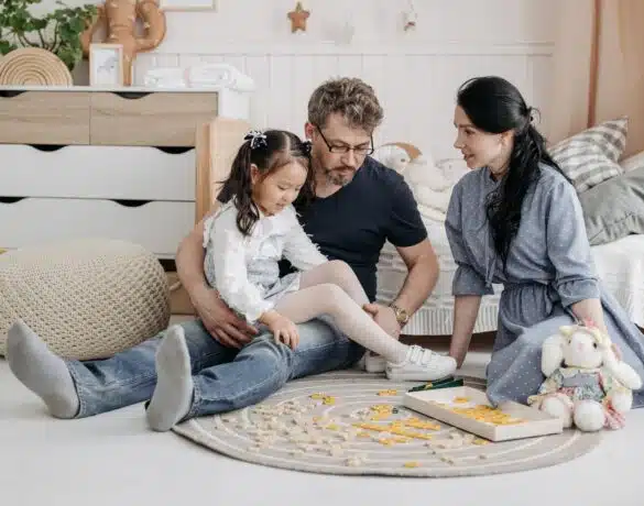 Ghidul adopției 2022: Acte necesare, cine are dreptul să adopte și cât durează procedura | Demamici.ro