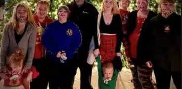 Tânără cu spina bifida are grijă de cei 7 frați mai mici. Mama lor a murit | Demamici.ro