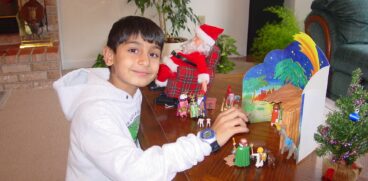 Viața bate filmul în cazul lui Nicolae Burcea. A trăit în 6 orfelinate românești, a fost adoptat de o familie din SUA și a ajuns un scriitor de succes | Demamici.ro