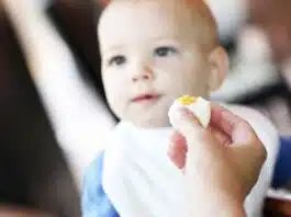 Oul de Paște în alimentația copilului! Sfaturi pentru un consum sănătos | Demamici.ro