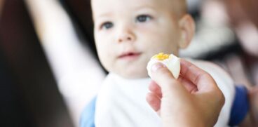 Oul de Paște în alimentația copilului! Sfaturi pentru un consum sănătos | Demamici.ro