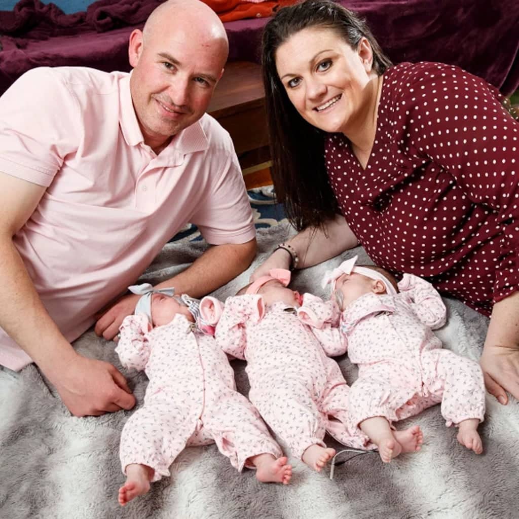 O mamă a adus pe lume o pereche de tripleți cu adevărat speciali: "Astfel de cazuri apar o dată la un milion"