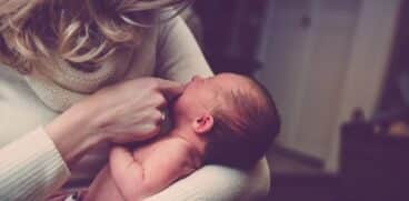 Uneori, maternitatea înseamnă singurătate. Capcana în care pică multe mămici | Demamici.ro