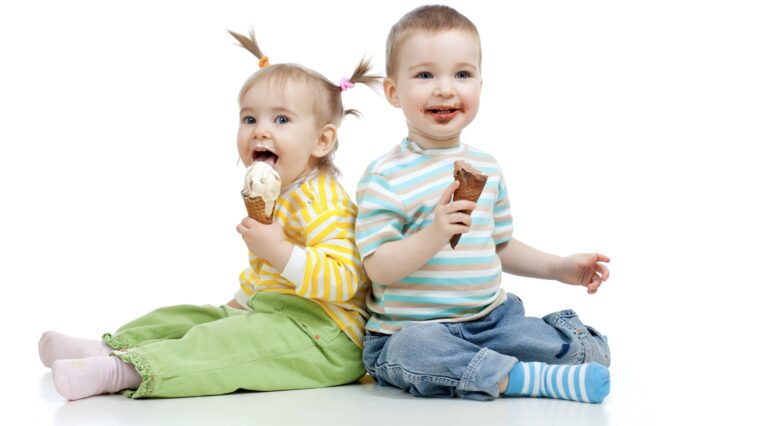 Copilul nu face „roșu în gât” de la înghețată sau băuturi reci. Care sunt adevăratele cauze | Demamici.ro