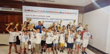 22 de elevi români, premiați pe scena Egiptului la Campionatul Internațional de Aritmetică Mentală WAMAS 2022. Participanții au avut de rezolvat  400 de calcule în 10 minute | Demamici.ro