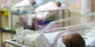 O mamă şi fiica ei de 14 ani au născut în aceeași zi într-o maternitate din Botoşani | Demamici.ro