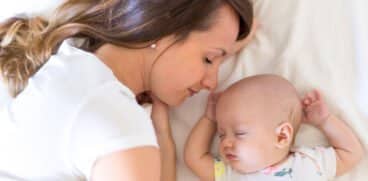 Dormitul alături de bebeluși nu este sigur. Ce indicații dau experții pentru co-sleeping | Demamici.ro