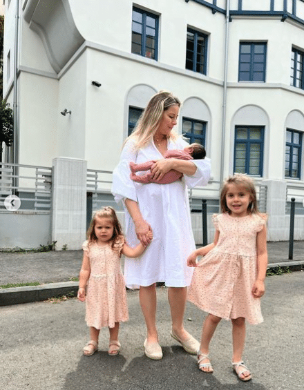 Imagini emoționante cu Laura Cosoi alături de cele trei fetițe: Rita, Vera și Lara. Primele fotografii cu mezina familiei | Demamici.ro