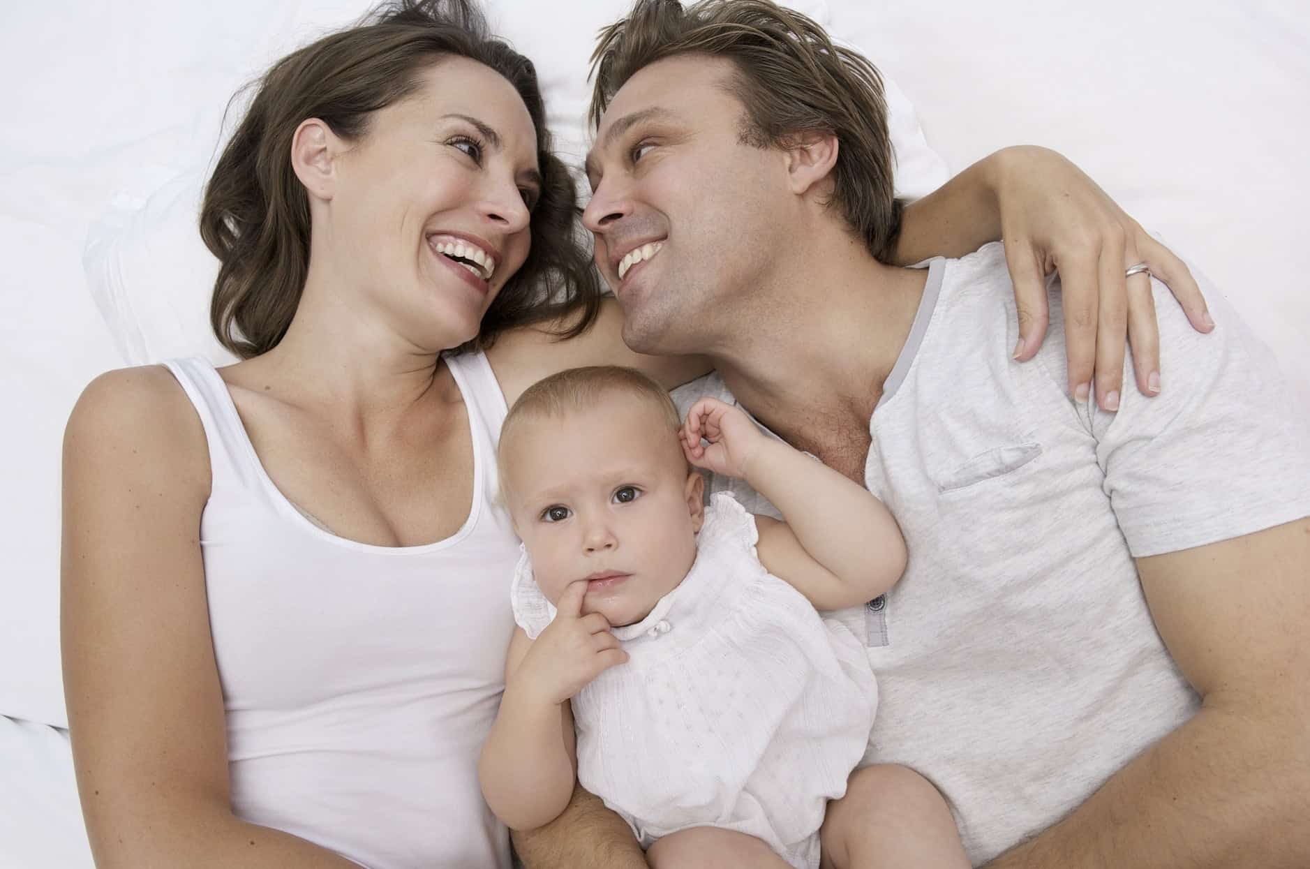 Cum se modifică viața intimă după naștere. Copiii simt plinul sau golul dintre mamă și tată | Demamici.ro